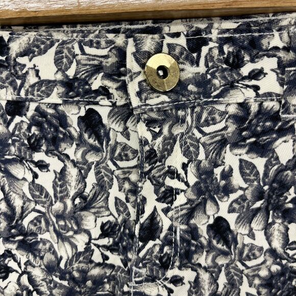 H&M Shorts Womens 8 Black White Floral Print Mid Rise Cotton Stretch Summer - Picture 3 of 13